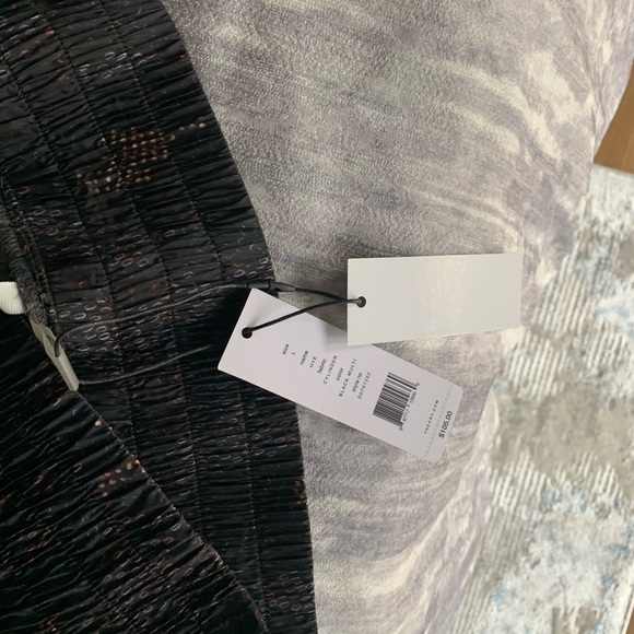 THEORY 38 'HYE' CYLINDER PRINTED NYLON SHORTS - Picture 7 of 8